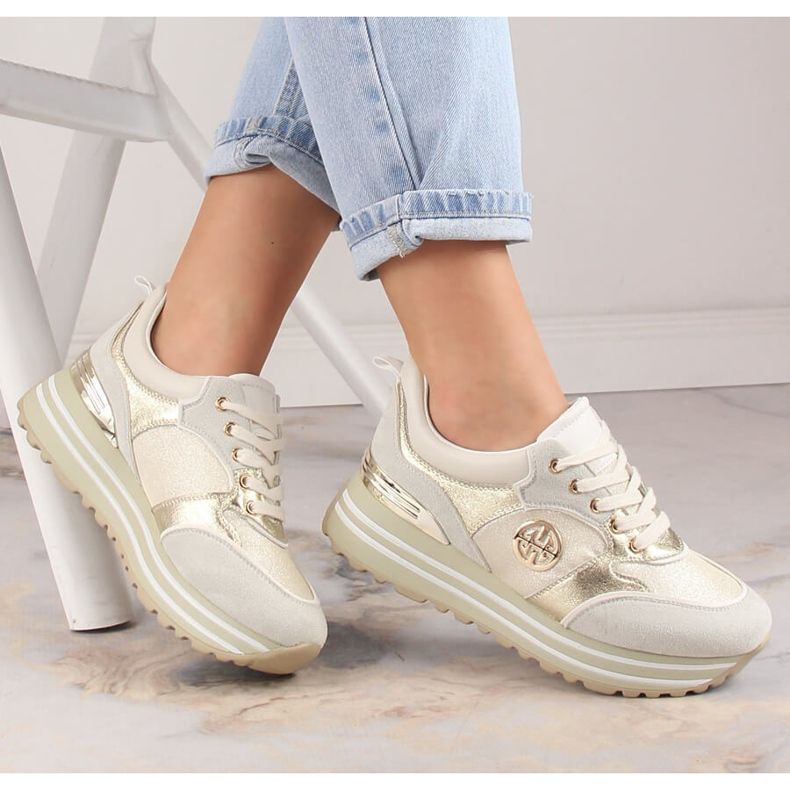 Damsportskor på den gyllene plattformen Potocki SZ12025 1