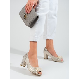 Eleganta beige högklackade pumps från Shelovet 1