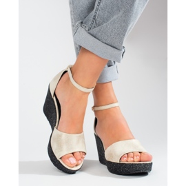 Shelovet beige sandaler med hög kil för kvinnor 1