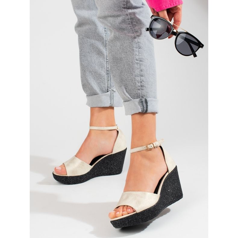 Shelovet beige sandaler med hög kil för kvinnor 2