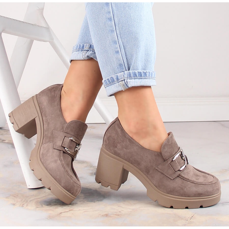 Damskor i mocka på stolpen och beige plattform Potocki SZ12041 1