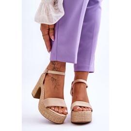 FI1 Bekväma mockasandaler på en tjock klack Beige Elishia brun 1