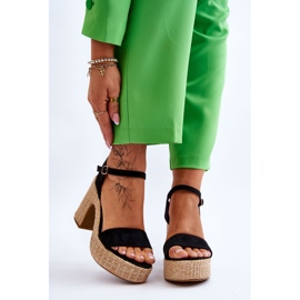 FI1 Bekväma mockasandaler på en massiv svart Elishia-stång 1