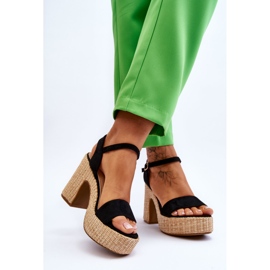 FI1 Bekväma mockasandaler på en massiv svart Elishia-stång 2