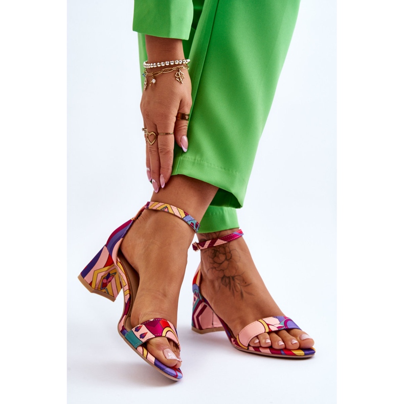 FB1 Lila och rosa Quincy-mönstrade sandaler i satin med låg klack violett 2