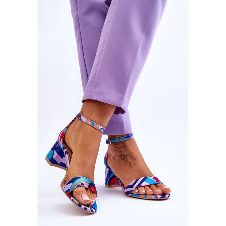 FB1 Lila och Quincy blå mönstrade sandaler i satin med låg klack violett 2