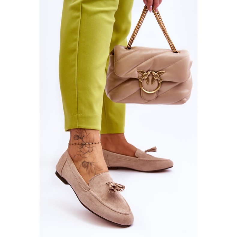 FB1 Klassiska loafers i mocka med tofsar Beige Averil 2