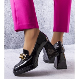 PA1 Vinceza pumps i svart lack 1