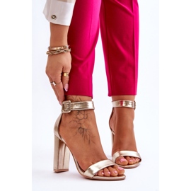 Georgina sandaler med klackar i guld gyllene 1