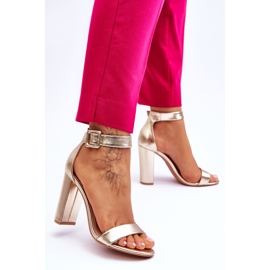 Georgina sandaler med klackar i guld gyllene 2