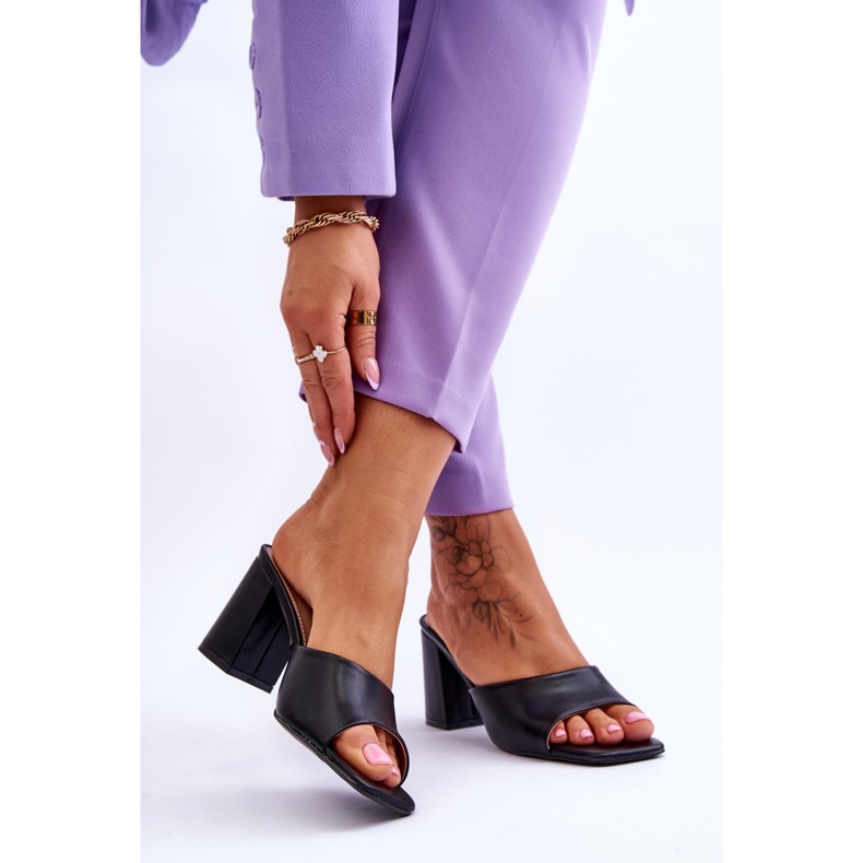 Klassiska tofflor i läder för kvinnor Svart Loara 2