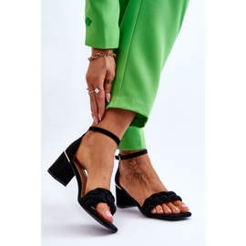 FB2 Högklackade mockasandaler med utsmyckade svarta azelaflätor 2