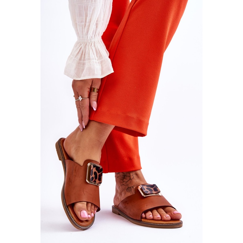 FJ1 Kvinnors tofflor med dekorativa element Camel Leonia brun 2