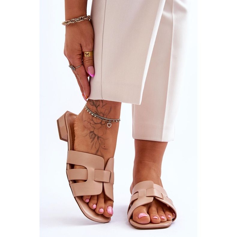 FJ1 Klassiska lädertofflor för kvinnor Beige Fendy 1