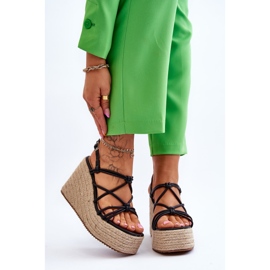 Fashionabla kilsandaler med flätad svart Nessia 1