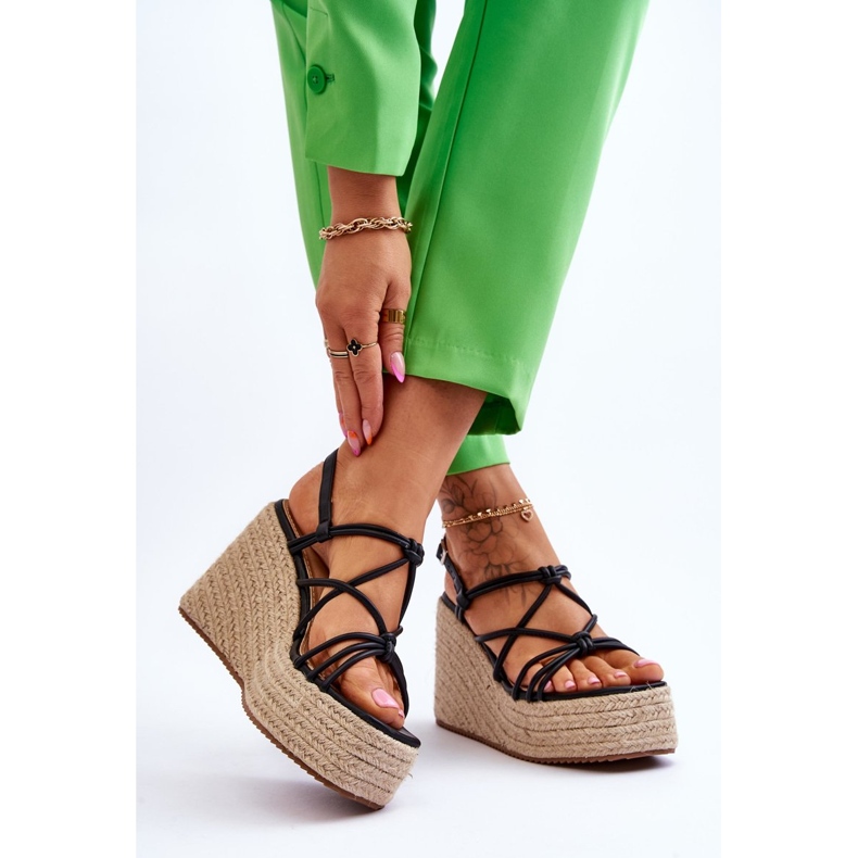 Fashionabla kilsandaler med flätad svart Nessia 2