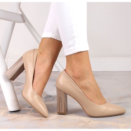 Beige spetsiga pumps för damer från Sergio Leone PB217 1