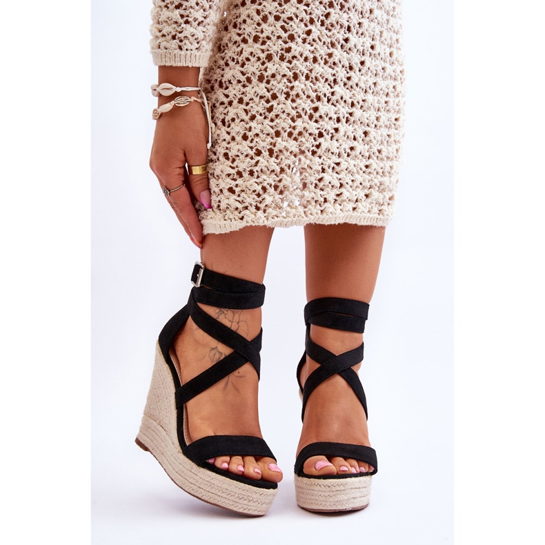 FJ1 Bekväma sandaler på en hög kil Svart Lemira 1