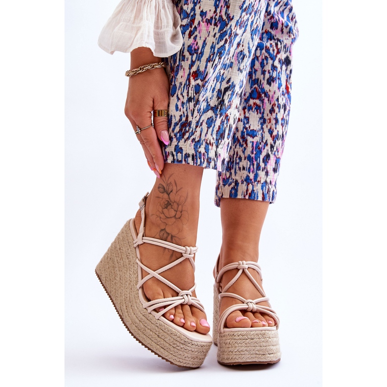 Nessia Fashionabla sandaler med flätad beige brun 1