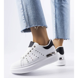 Vita sneakers med färgad Chalut-perforering 1