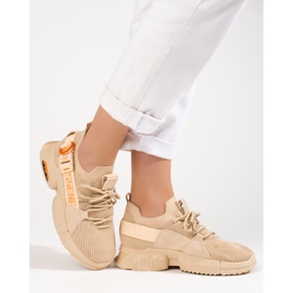 Beige genombrutna sneakers för kvinnor från Shelovet 1