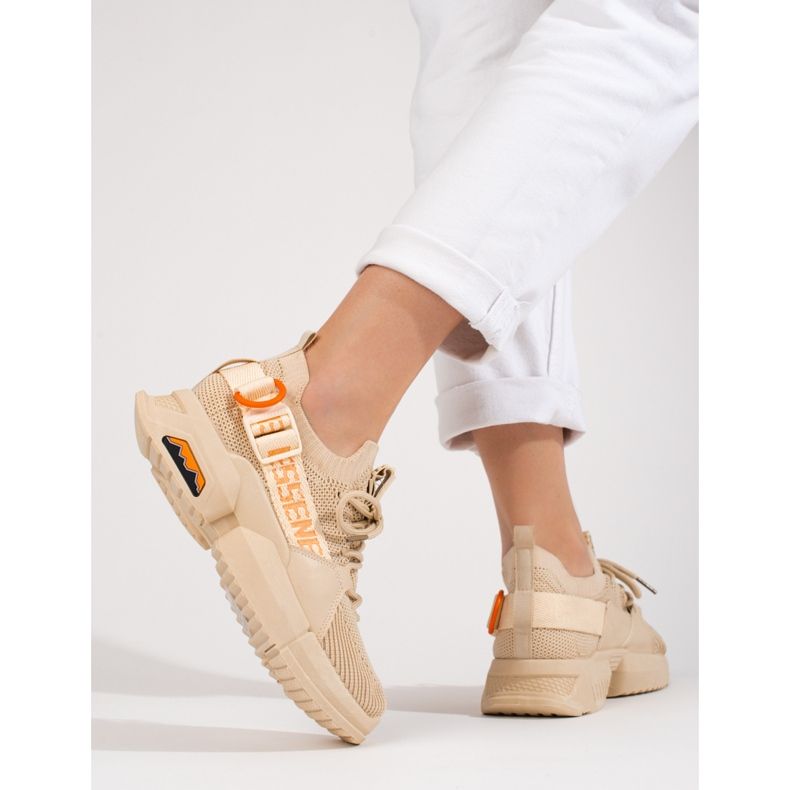 Beige genombrutna sneakers för kvinnor från Shelovet 2