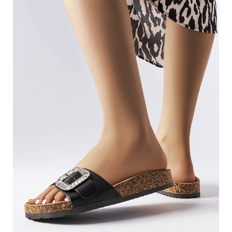 Svarta flipflops dekorerade med zirkoner 2