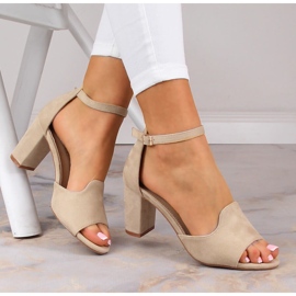 Damsandaler i mocka på en beige post Potocki YQ21035 1