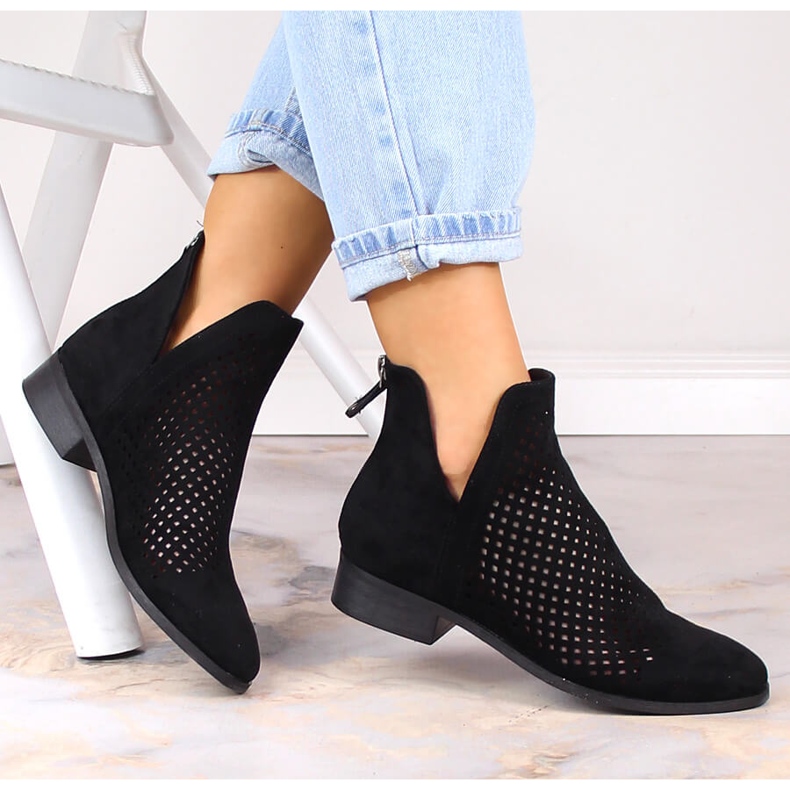 Genombrutna stövlar i svart mocka för kvinnor Potocki SZ12107 1