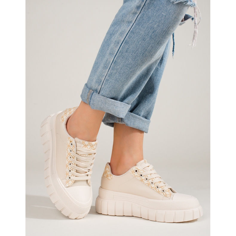 Creamsneakers för kvinnor på en hög Shelovet-plattform beige 2