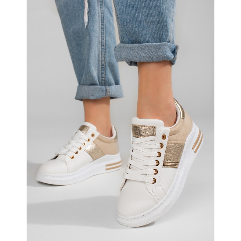 Kvinnors skor på en tjock sula Shelovet vit och beige 1