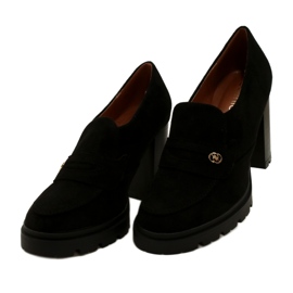 Evento Fashionabla mockasiner på plattformen och svart bar 3