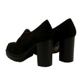 Evento Fashionabla mockasiner på plattformen och svart bar 5