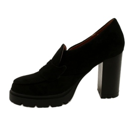 Evento Fashionabla mockasiner på plattformen och svart bar 2