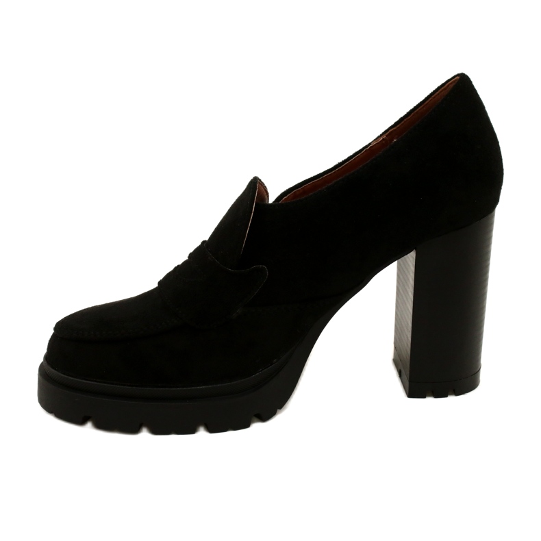 Evento Fashionabla mockasiner på plattformen och svart bar 2