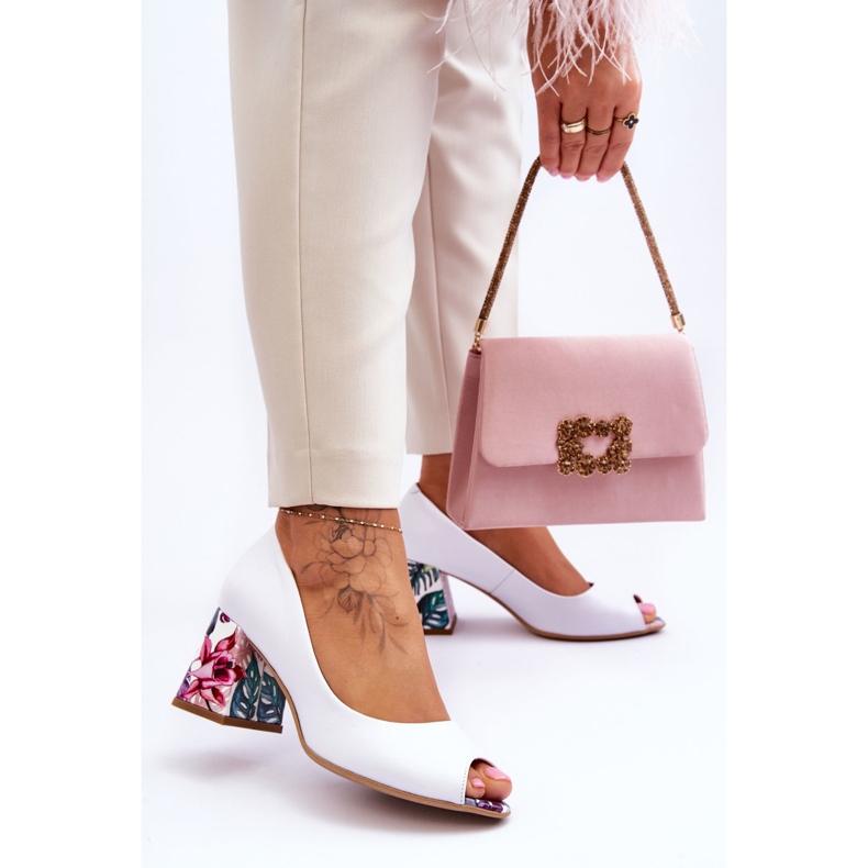 Lewski Shoes Läderpumpar med dekorativ klack Leski-skor 2608/K Vita ärtor 2