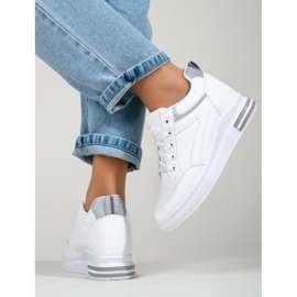 Vita sneakers med dold kil från Shelovet 1