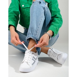 Vita sneakers med dold kil från Shelovet 1