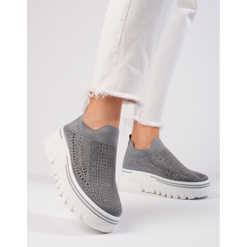 Textilgrå sportskor med tjock sula från T.Sokolski 1