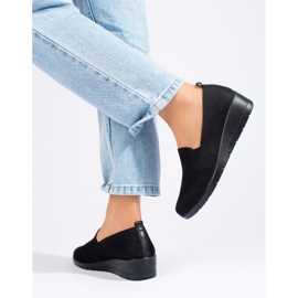 Svarta sportskor i textil från T.Sokolski 1