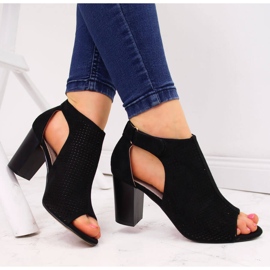 Damsandaler med kardborre svart Sabatina 7802 1