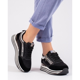 Svarta sneakers på Shelovet-plattformen 2