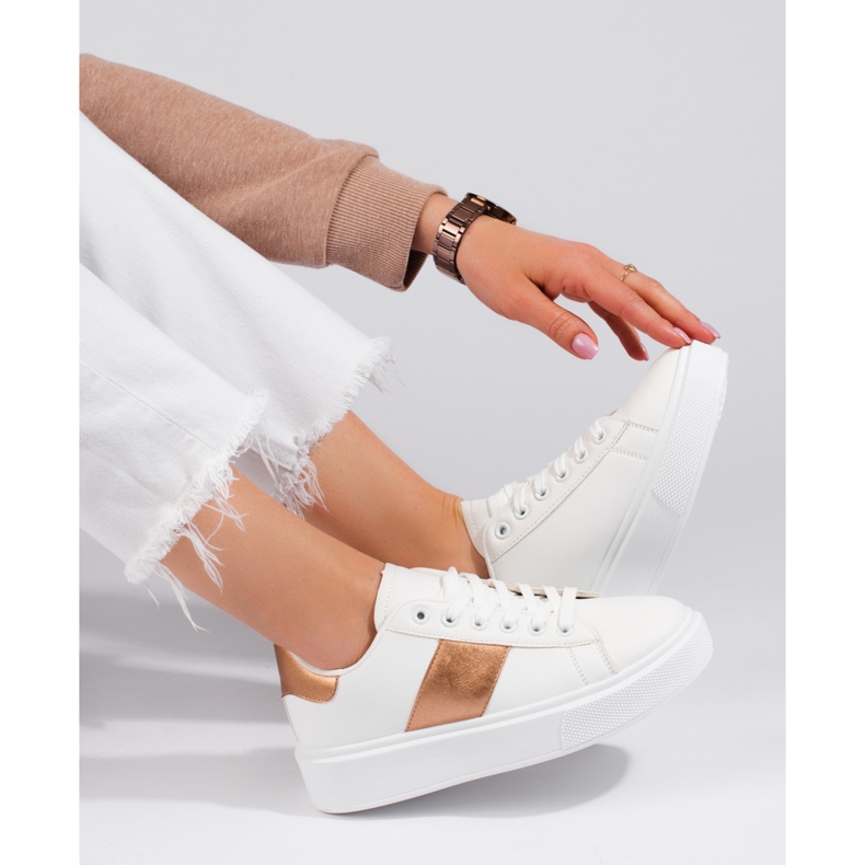 Vita damsneakers på Shelovet-plattformen 2