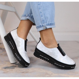 Skinnbekväma slip-on skor genombrutna silver S.Barski LR29089 1