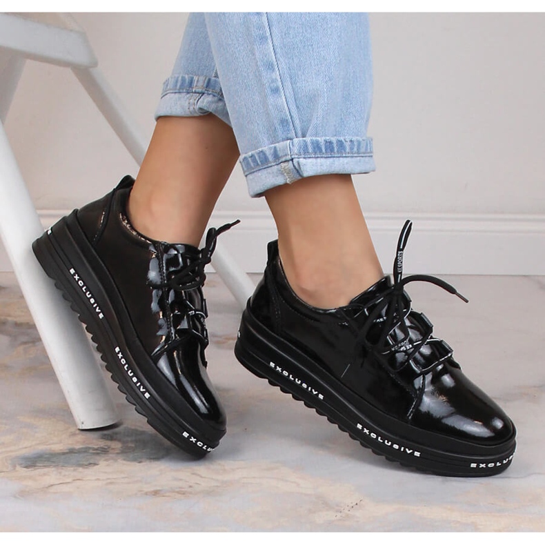 Läderlackerade bekväma platåskor svarta S.Barski LR29592 1