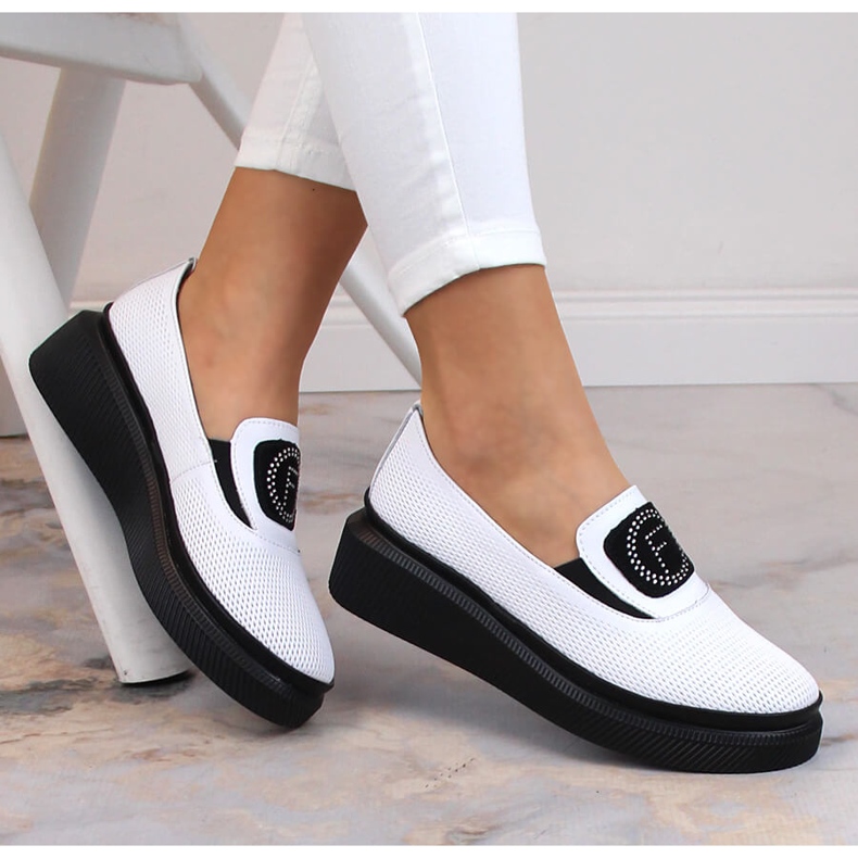 Kvinnors läderskor på plattformen vita Filippo DP4572 1