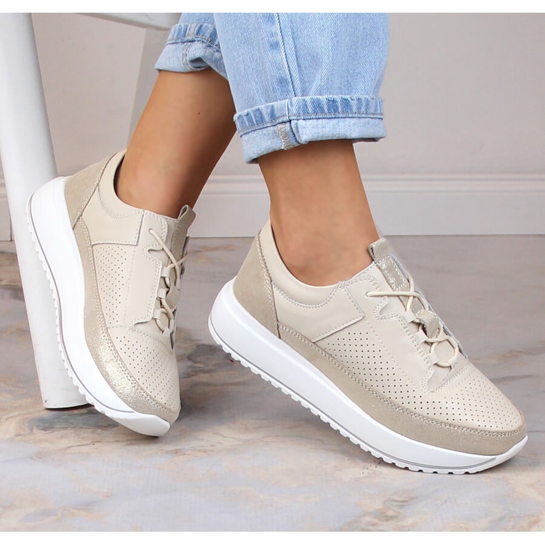 Sportskor i läder för kvinnor på den beige plattformen Artiker 52C1384 1