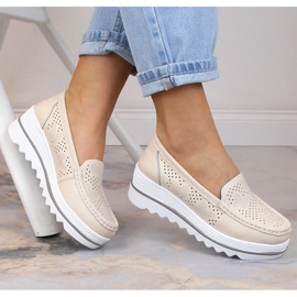 Damläder loafers på den genombrutna beige plattformen Artiker 52C2119 1