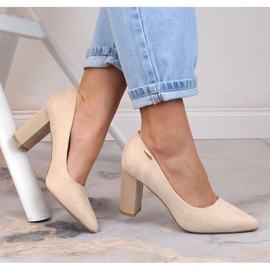 Dampumps i beige mocka på stolpen T.Sokolski W23-402 1