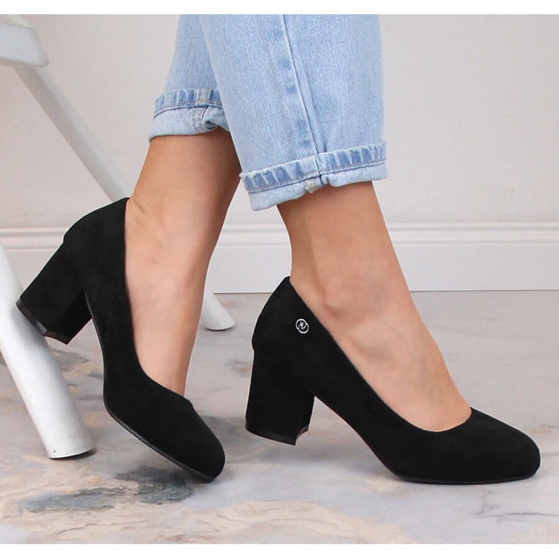 Dampumps i svart mocka eVento 5952 1